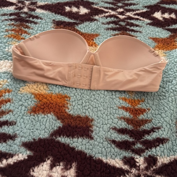 SKIMS ULTIMATE BRA STRAPLESS PUSH-UP BRA 
CLAY  36 B - Picture 2 of 4